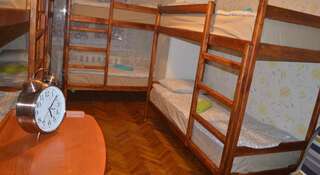 Гостиница Hostel Univer Москва Спальное место на двухъярусной кровати в общем номере для мужчин-3